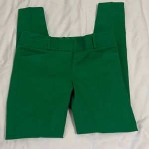 Women “The Limited” Kelly Green pants.